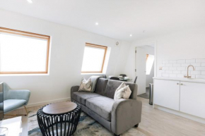 Modern 1BR Top Floor Apartment in Ipswich
